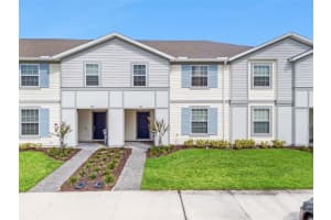 921 Paradise Dr, DAVENPORT