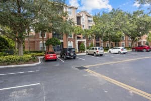 1355 Venezia Ct #202, DAVENPORT
