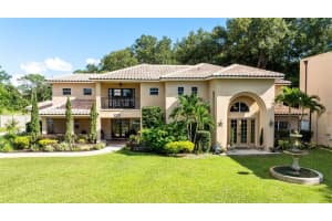 1033 Oxford St, LONGWOOD