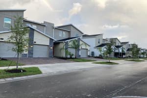 1171 Challenge Dr, DAVENPORT