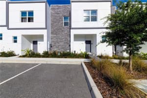 633 Trikomo Dr, DAVENPORT