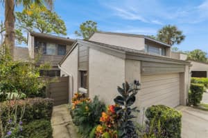 685 WOODRIDGE DRIVE, FERN PARK, FL 32730 - MLS#MFRO6354435