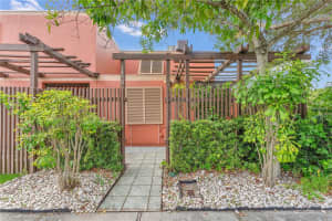 1490 LAGUNA LANE, PEMBROKE PINES, FL 33026 - MLS#MFRO6354796