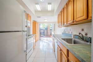 4181 LAKE ORLANDO PARKWAY, ORLANDO, FL 32808 - MLS#MFRO6354817