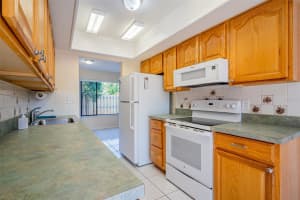 4181 LAKE ORLANDO PARKWAY, ORLANDO, FL 32808 - MLS#MFRO6354817