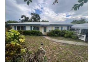 927 Pine St W, AVON PARK