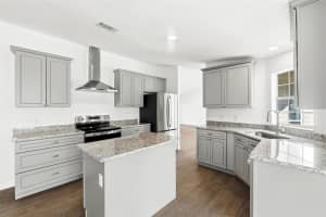 5180 LEXINGTON CIRCLE, WILDWOOD, FL 34785 - MLS#MFRO6355865