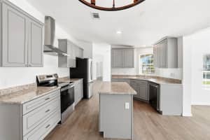 5180 LEXINGTON CIRCLE, WILDWOOD, FL 34785 - MLS#MFRO6355865