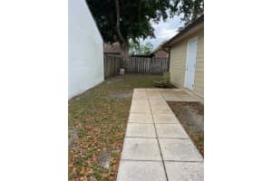 1400 85TH TERRACE, PEMBROKE PINES, FL 33025 - MLS#MFRO6356124
