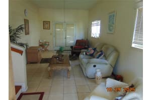 884 E 20th St Sanford, FL 32771 - Off Market