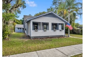 214 NEW HAMPSHIRE AVENUE, TAVARES, FL 32778 - MLS#MFRO6356470