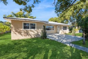 1300 SAINT ANDREWS BOULEVARD, EUSTIS, FL 32726 - MLS#MFRO6356803