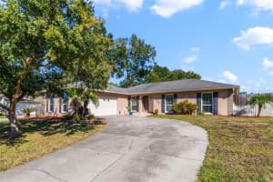 104 N Silver Cluster Ct, LONGWOOD