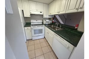 5582 GREEN SHADOWS PLACE, ORLANDO, FL 32811 - MLS#MFRO6357538