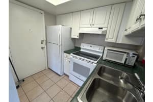 5582 GREEN SHADOWS PLACE, ORLANDO, FL 32811 - MLS#MFRO6357538