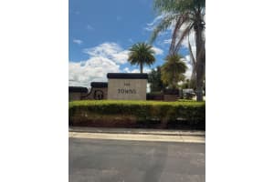 326 Chelsea Dr, DAVENPORT