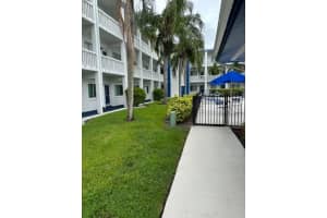 350 79TH AVENUE, ST PETERSBURG, FL 33702 - MLS#MFRO6358832