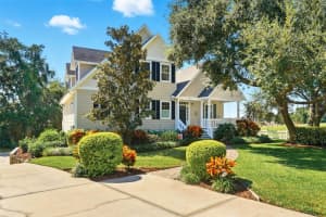 580 10TH AVENUE, MOUNT DORA, FL 32757 - MLS#MFRO6358920