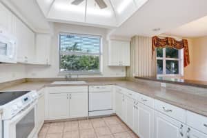 6475 SHORELINE DRIVE, ST PETERSBURG, FL 33708 - MLS#MFRO6360445