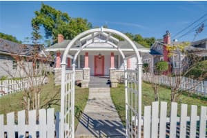 427 WASHINGTON AVENUE, EUSTIS, FL 32726 - MLS#MFRO6360862