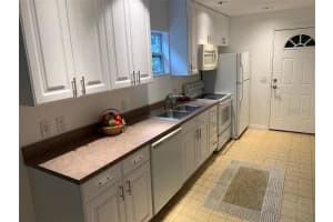 270 LAKE AVENUE, LONGWOOD, FL 32750 - MLS#MFRO6360988