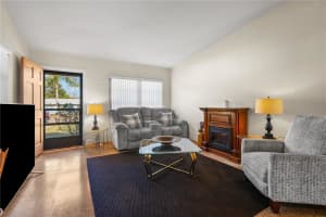 528 DOCTORS DRIVE, OVIEDO, FL 32765 - MLS#MFRO6361213