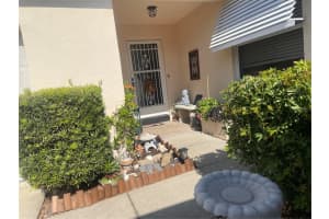 1025 Avalon Ave, LADY LAKE