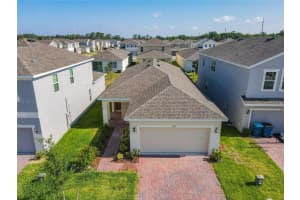 1761 Tree Shade Dr, DAVENPORT