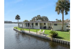 120 Breezy Pt, EUSTIS