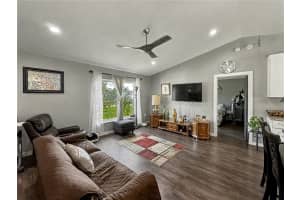 1380 9th Ave Deland, FL 32724 - Off Market