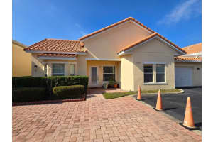 1075 DAVID WALKER DRIVE, TAVARES, FL 32778 - MLS#MFRO6364053