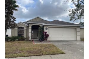 1154 Bloomingdale Dr, DAVENPORT