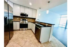 101 EOLA DRIVE, ORLANDO, FL 32801 - MLS#MFRO6365646