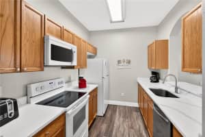 8105 COCONUT PALM WAY, KISSIMMEE, FL 34747 - MLS#MFRO6365867