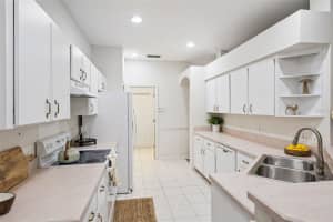 390 FOXHILL DRIVE, DEBARY, FL 32713 - MLS#MFRO6365873