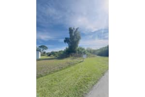 6000 PAT AVENUE, LEHIGH ACRES, FL 33971 - MLS#MFRO6367911