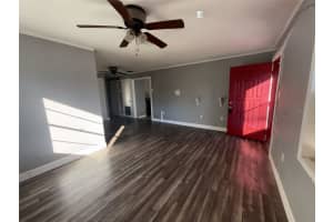 285 LAKE STREET, UMATILLA, FL 32784 - MLS#MFRO6369421