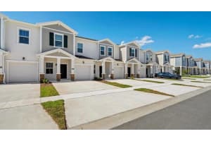 3262 Laurent Loop, DAVENPORT