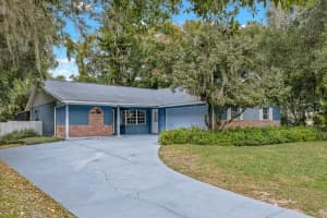 1211 W OLD US HIGHWAY 441, MOUNT DORA, FL 32757 - MLS#MFRO6370340