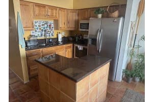 525 MANATEE COURT, VENICE, FL 34285 - MLS#MFRO6370354