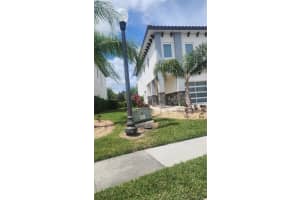 1968 Greenbriar Ter, DAVENPORT