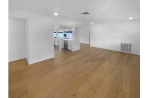 8001 13TH AVENUE, ST PETERSBURG, FL 33701 - MLS#MFRO6371501