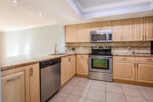 3300 BENEVA #214, SARASOTA, FL 34232 - MLS#MFRO6371947