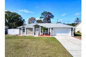 698 Colchester Ave, DELTONA
