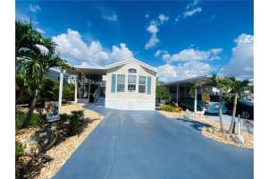 300 ROYAL TROON LOOP, DAVENPORT, FL 33837 - MLS#MFRO6372745