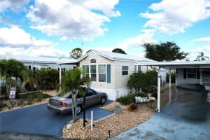 300 ROYAL TROON LOOP, DAVENPORT, FL 33837 - MLS#MFRO6372745