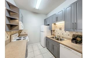 185 PEARL LAKE CAUSEWAY, ALTAMONTE SPRINGS, FL 32714 - MLS#MFRO6373312