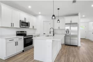 1891 VAN ALLEN CIRCLE, DELTONA, FL 32738 - MLS#MFRO6373454