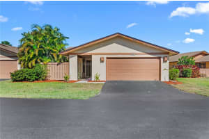 6479 ROYAL WOODS DRIVE, FORT MYERS, FL 33908 - MLS#MFRO6373615