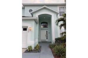 1055 LAKE BERKLEY DRIVE, KISSIMMEE, FL 34746 - MLS#MFRO6373790